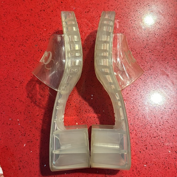 *SOLD* EUC GUCCI RUBBER SLIDES - Picture 5 of 9